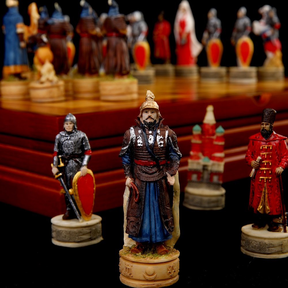 War-themed Chess Set Genghis K - đánh giá và giá Board Game Yearbook